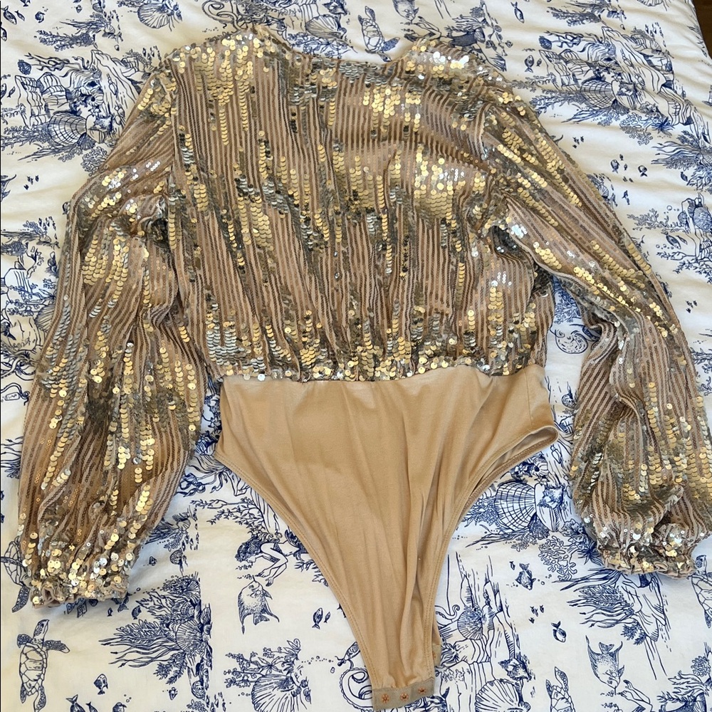 SHEIN Gold Sequin Plunge V-Neck Bodysuit - Picture 7 of 7